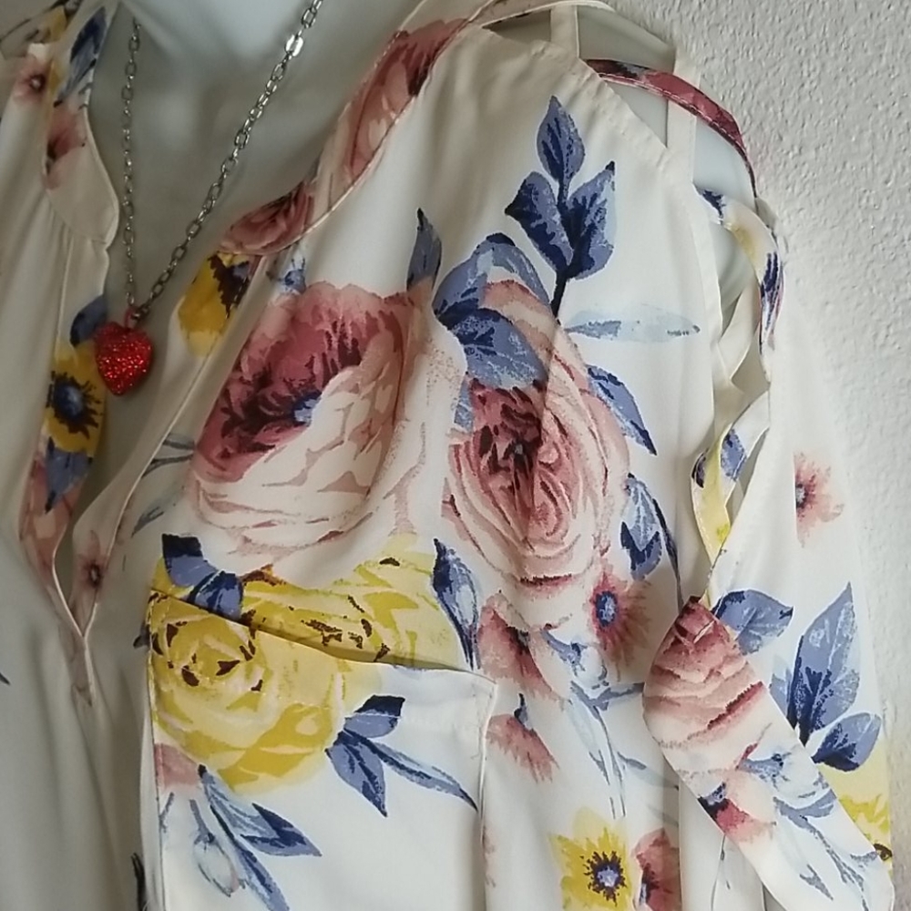 Floral plus size blouse - Picture 5 of 10